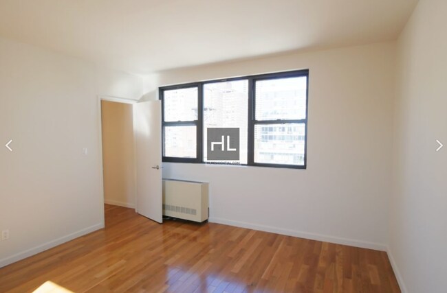 Building Photo - 228 E 85th St