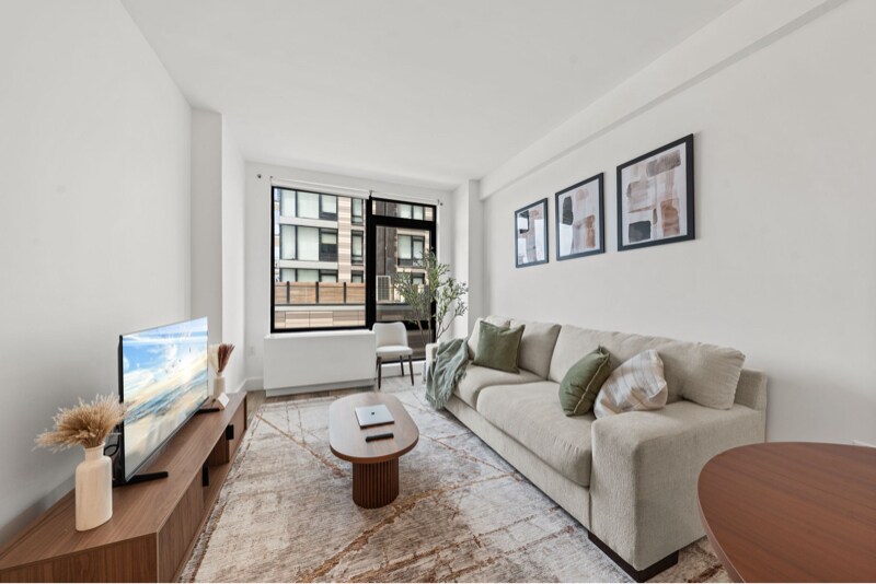 Foto principal - 228 E 135th St