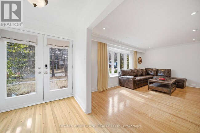 Building Photo - 481 Anthony Dr