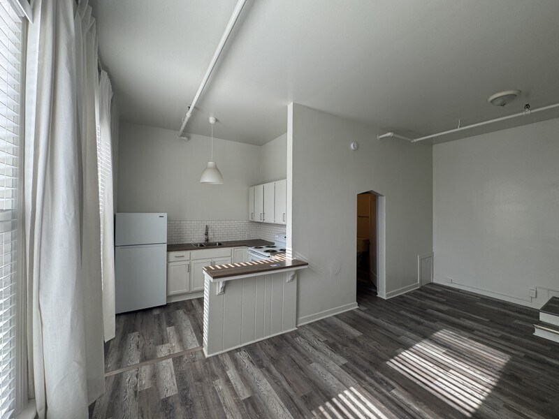 Foto del edificio - 876 E 1st Ave