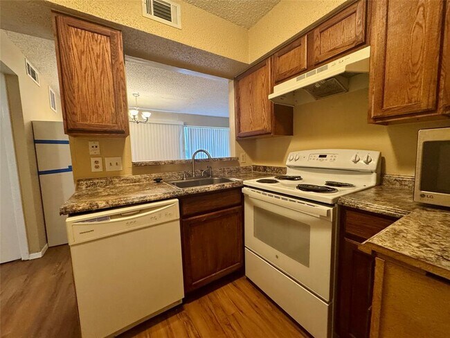 Building Photo - 8905 Parkfield Dr