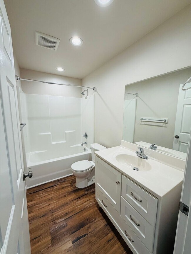 Foto del edificio - Well-designed 3BD/2BA newer build offers a fantastic layout with flexible living space.
