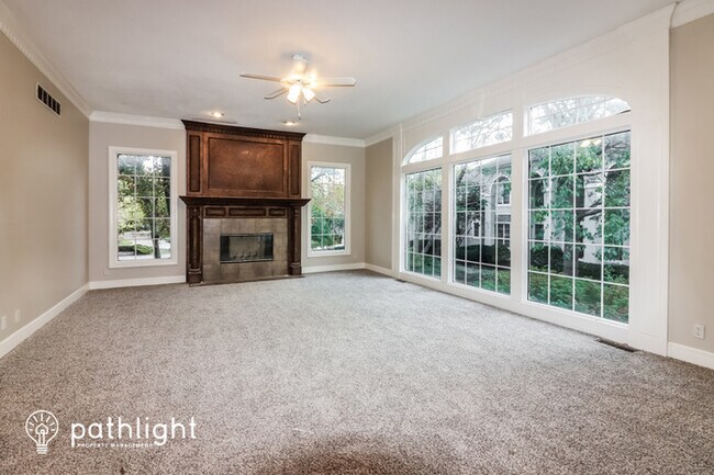 Building Photo - 15142 Windsor Circle