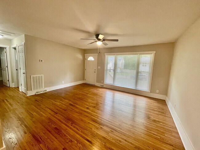 Foto del edificio - Welcome to Burgess2937, A Newly renovated ...