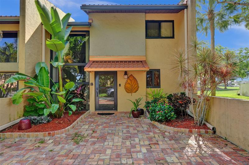 Foto principal - 700 E Coco Plum Cir