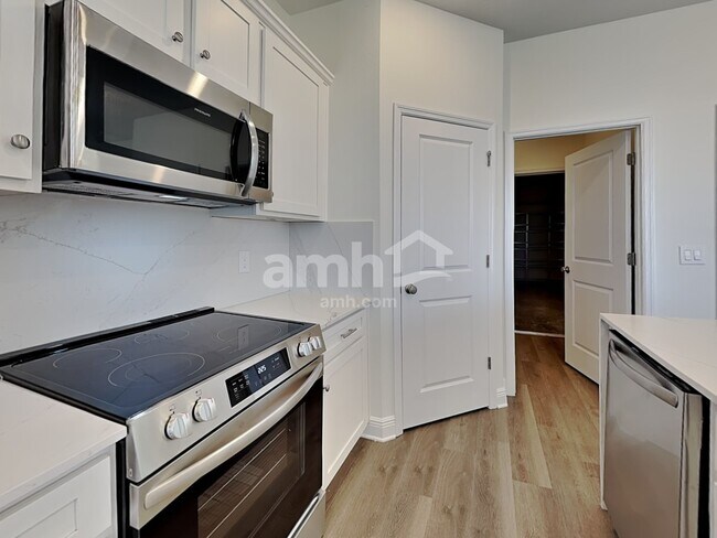 Foto del edificio - 5928 Sycamore Pl St