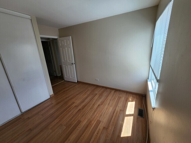 Building Photo - 1317 Kingsbury Dr
