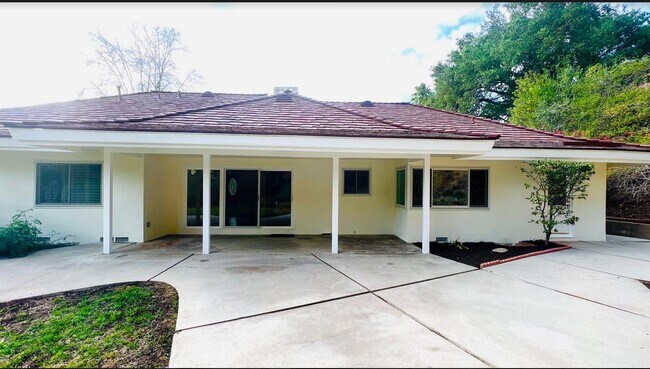 Building Photo - 2430 Risa Dr