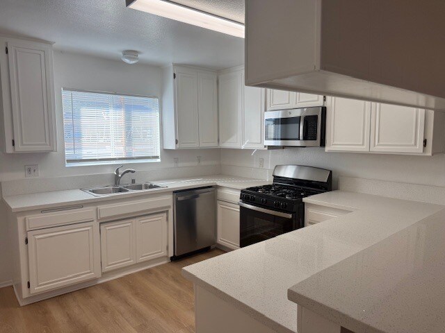 Foto del edificio - 17178 Chatsworth St