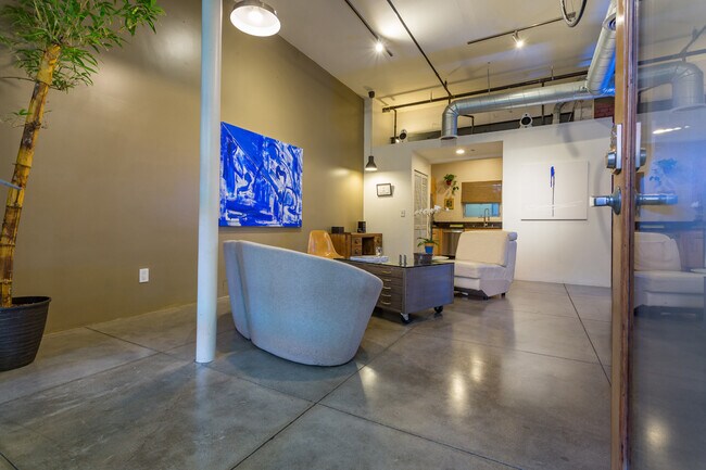 Foto del edificio - 827 Pine Ave