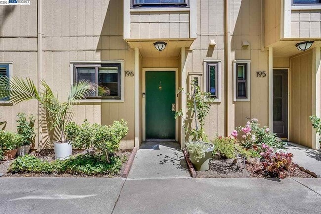 Building Photo - 9005 Alcosta Blvd