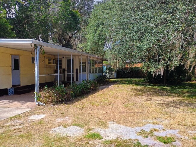Building Photo - 2 bedroom 1 bathroom with HUGE bonus room
