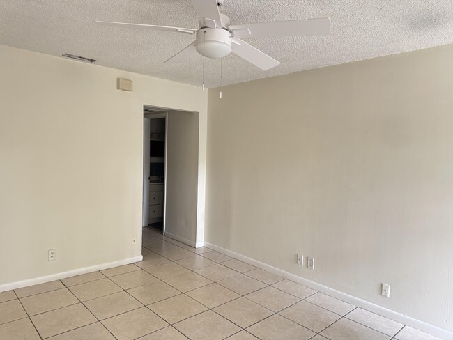 Foto del edificio - 1119 Goldenrod Rd