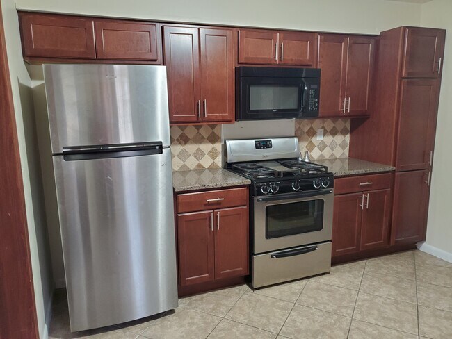 Building Photo - 3605 E Arbutus Dr