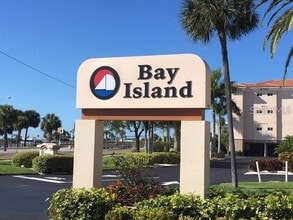Building Photo - 7405 Bay Island Dr S