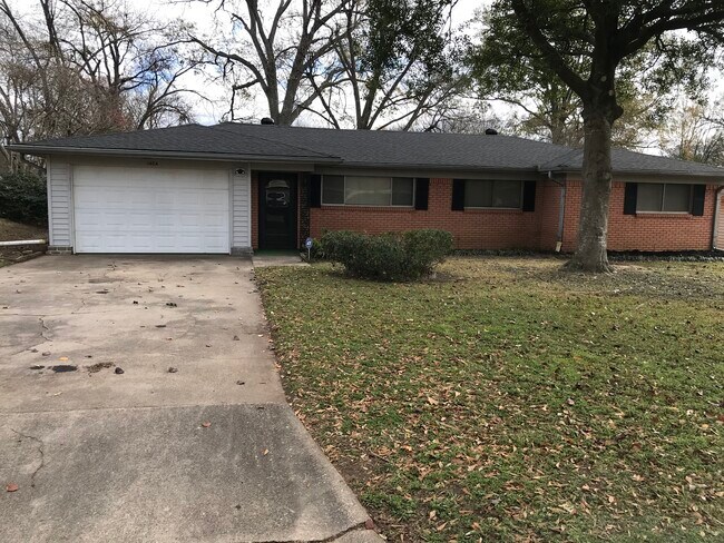 Foto del edificio - 1404 Centenary Dr