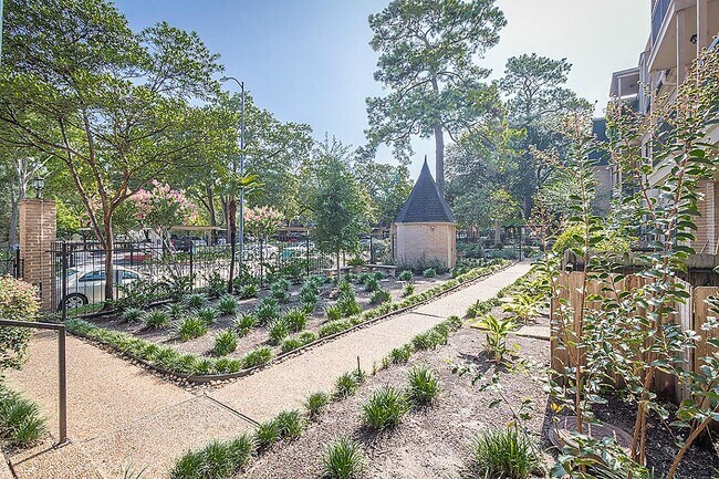 Foto del edificio - 4515 Briar Hollow Pl