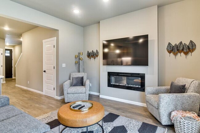 Building Photo - 6816 NE 131st Way