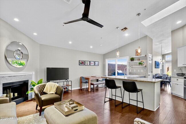Foto del edificio - 8828 E Riviera Dr