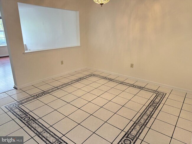 Building Photo - 43 Honey Locust Ln