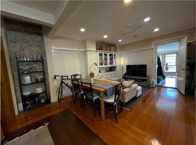 Foto del edificio - 1672 Beacon St