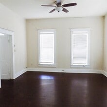 Building Photo - 404 S Lasalle St