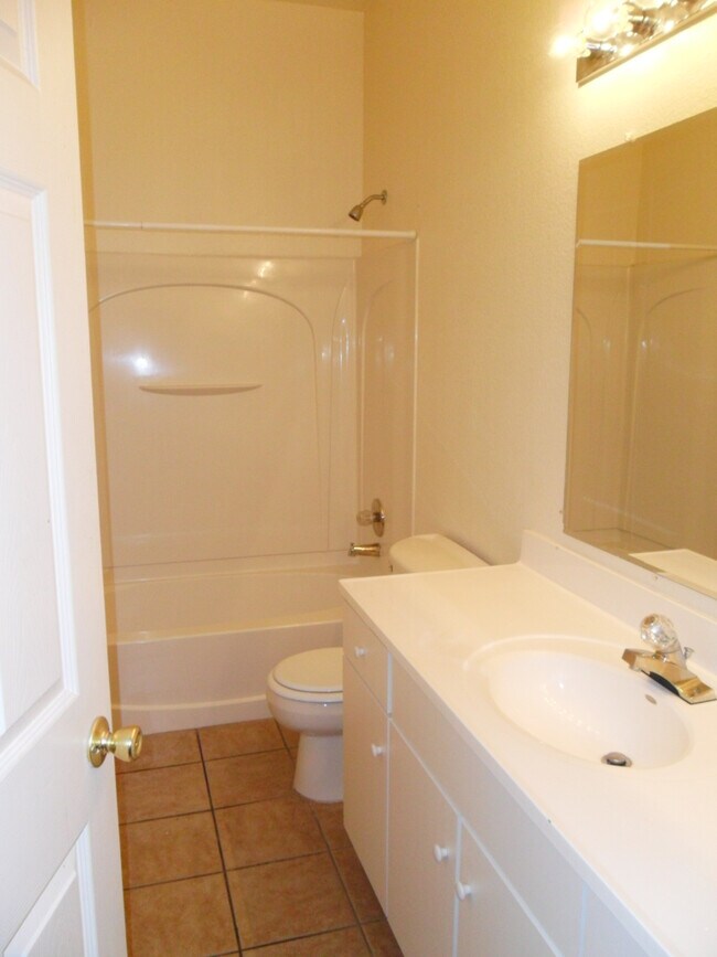 Foto del edificio - 1433 E Elm St