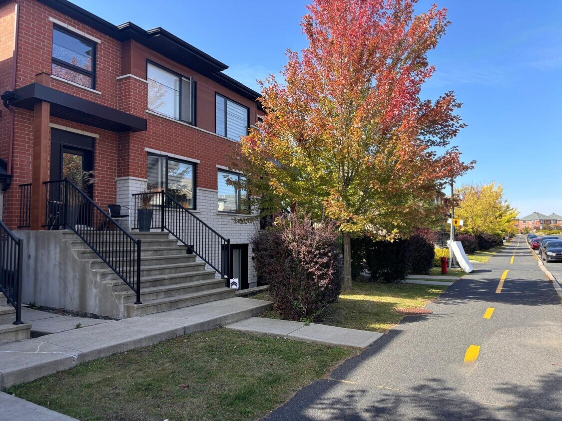 Primary Photo - 6145 Rue De Lancaster