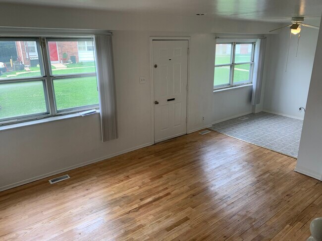 Main espacio de la sala de estar - 3528 Glentown Ln