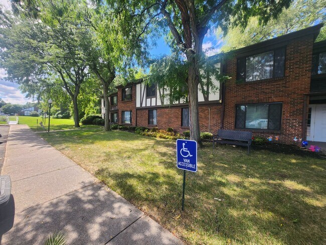 Building Photo - Modern 1-Bedroom Apartment in Irondequoit ...