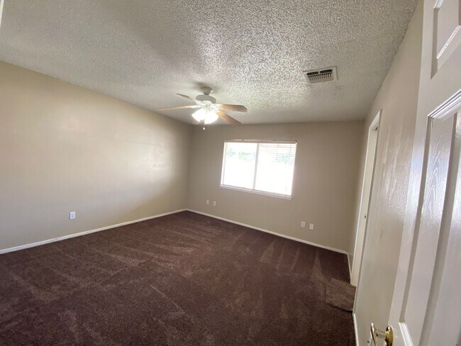 Building Photo - Super cute 3 bedroom home!