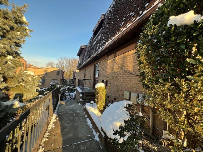 Foto del edificio - 61-19 232nd St