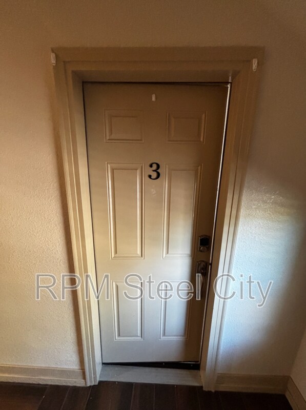 Foto del edificio - 902 W 11th St