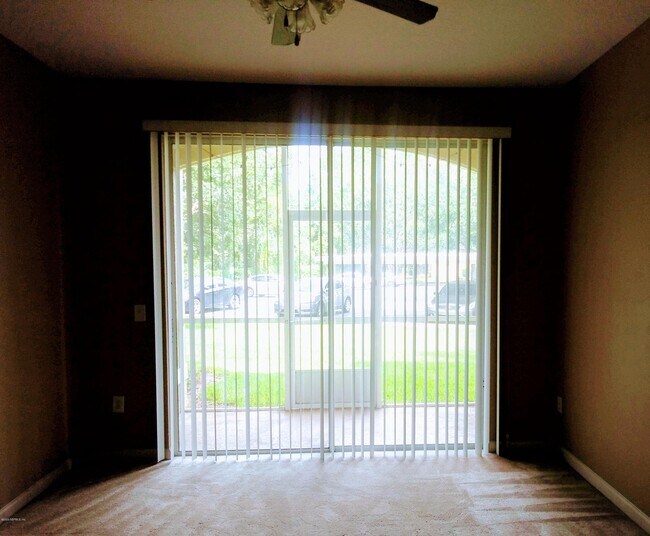 Foto del edificio - 7801 Point Meadows Dr