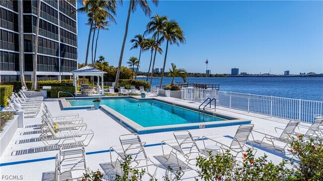 Foto del edificio - 3350 N Key Dr