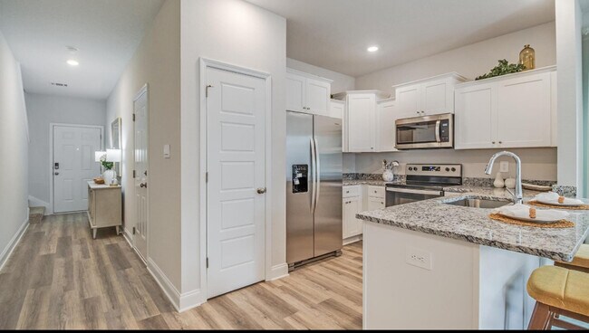 Building Photo - 12293 Sinclair Dr