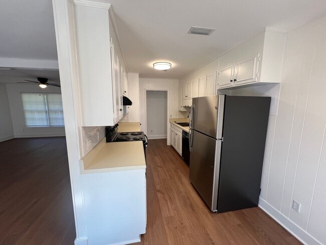 Foto del edificio - Available April!