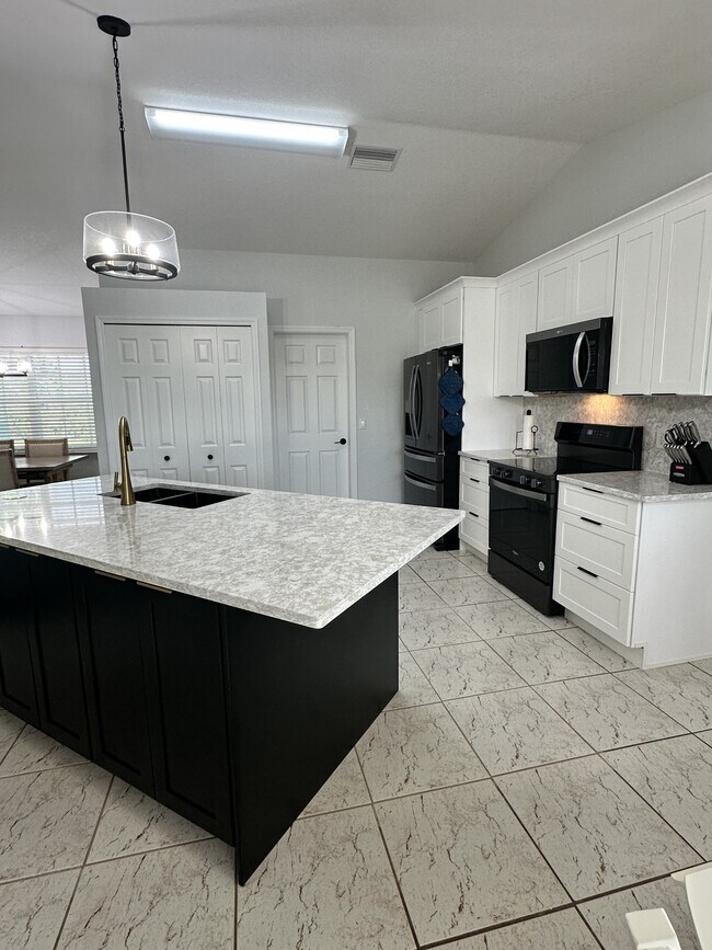 Foto del edificio - 12174 Terkelsen Ave