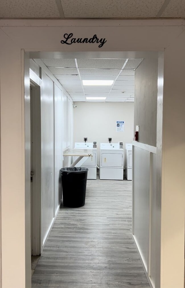 Building Photo - Central Plaza Apartments