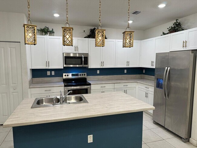 Building Photo - 3 Bedroom Townhome in Homestead
