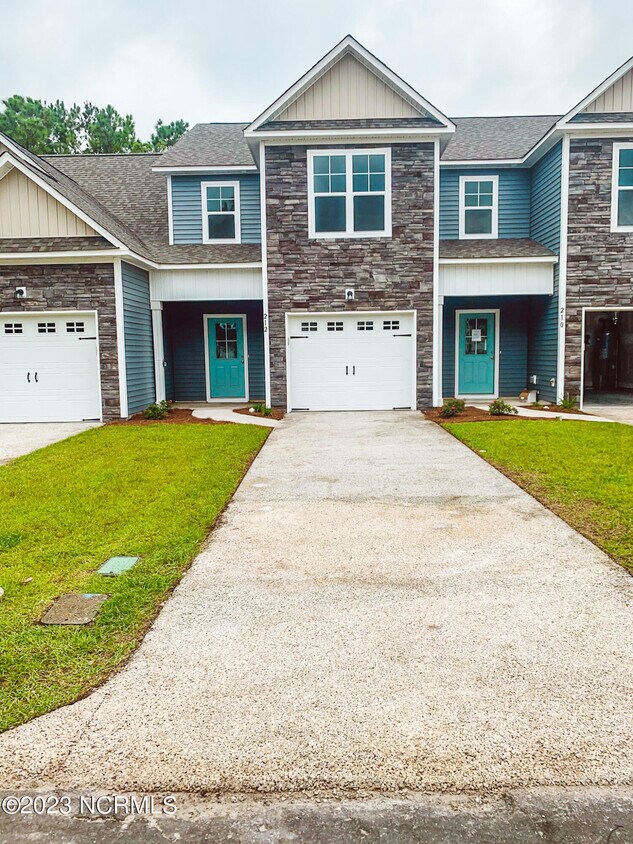 212 N Stingray Ln, Sneads Ferry, NC 28460 Townhome Rentals in Sneads Ferry NC