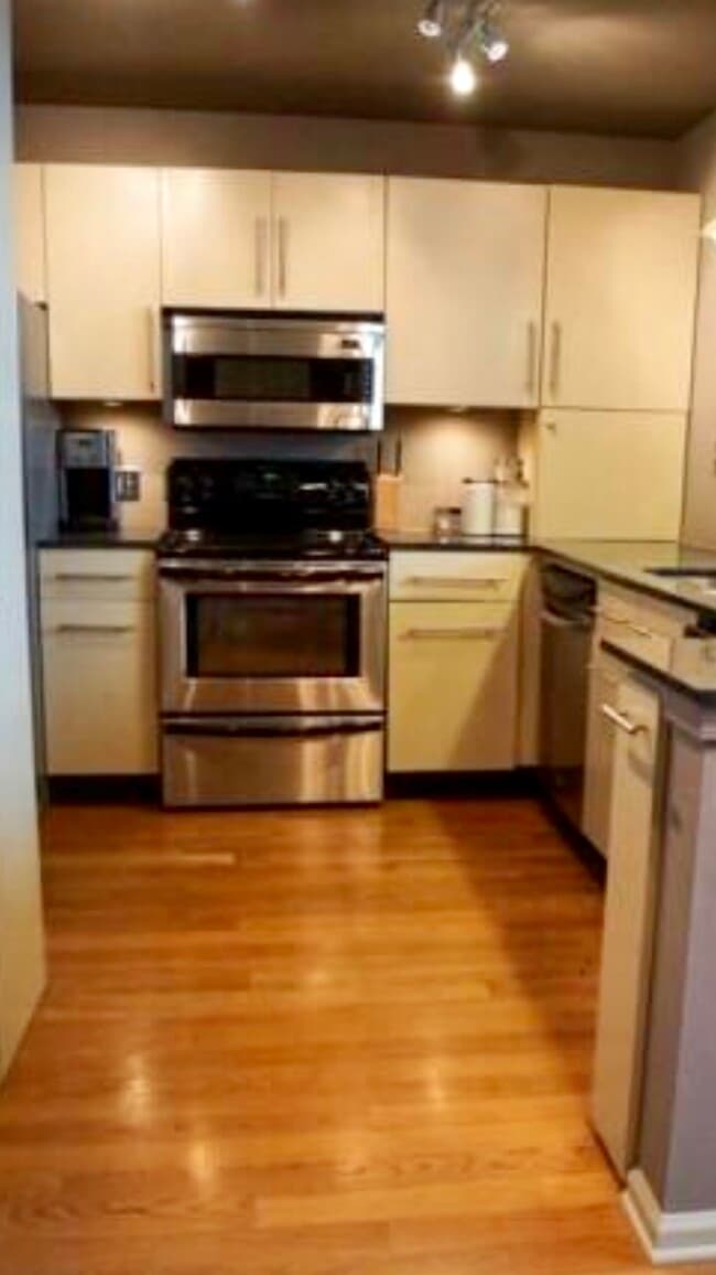 Stainless Steel Appliances - 920 E 62nd St