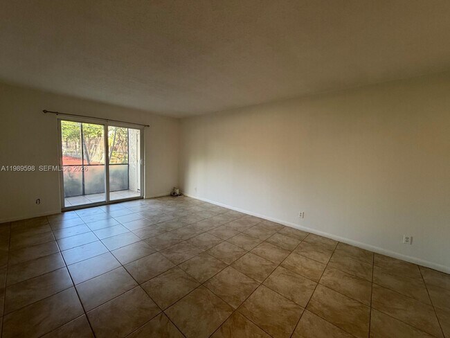 Foto del edificio - 253 S Cypress Rd