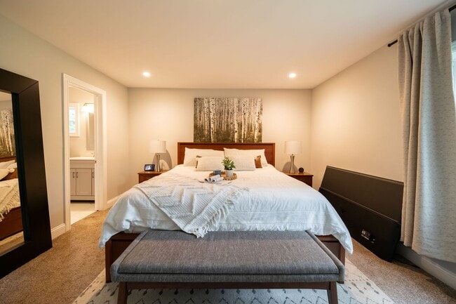 Building Photo - Fantastic and updated 4 bedroom home in Au...