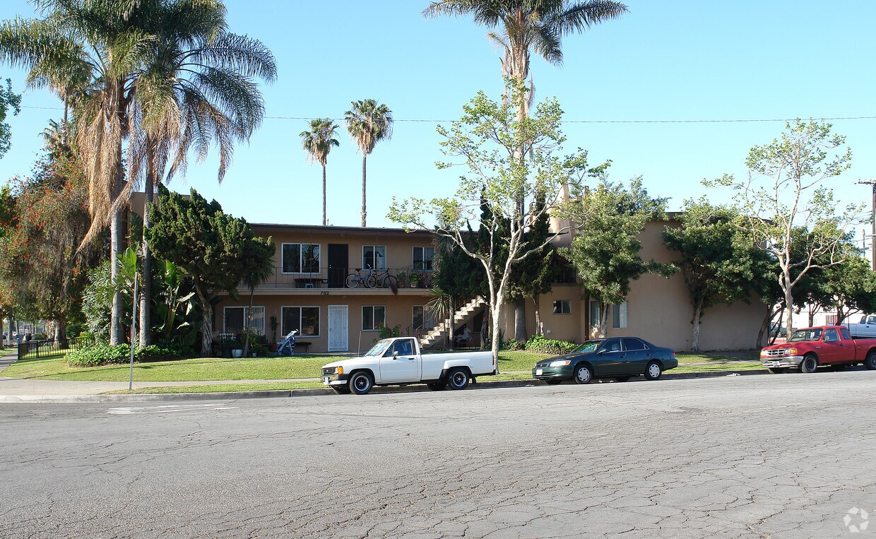 Foto principal - 702 S Raitt St