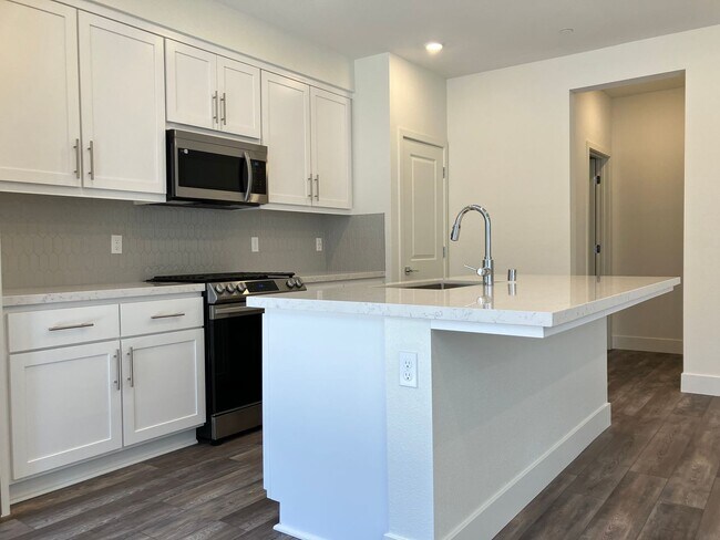 Building Photo - Newly Constructed Townhome With Modern Ame...