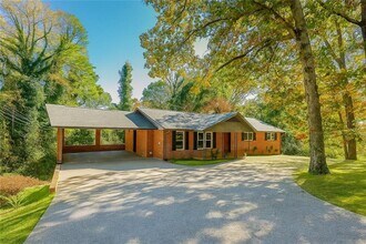 Building Photo - 5425 Skyview Dr SW