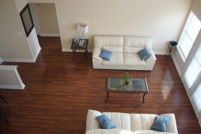 Building Photo - 1212 Raynor Dr
