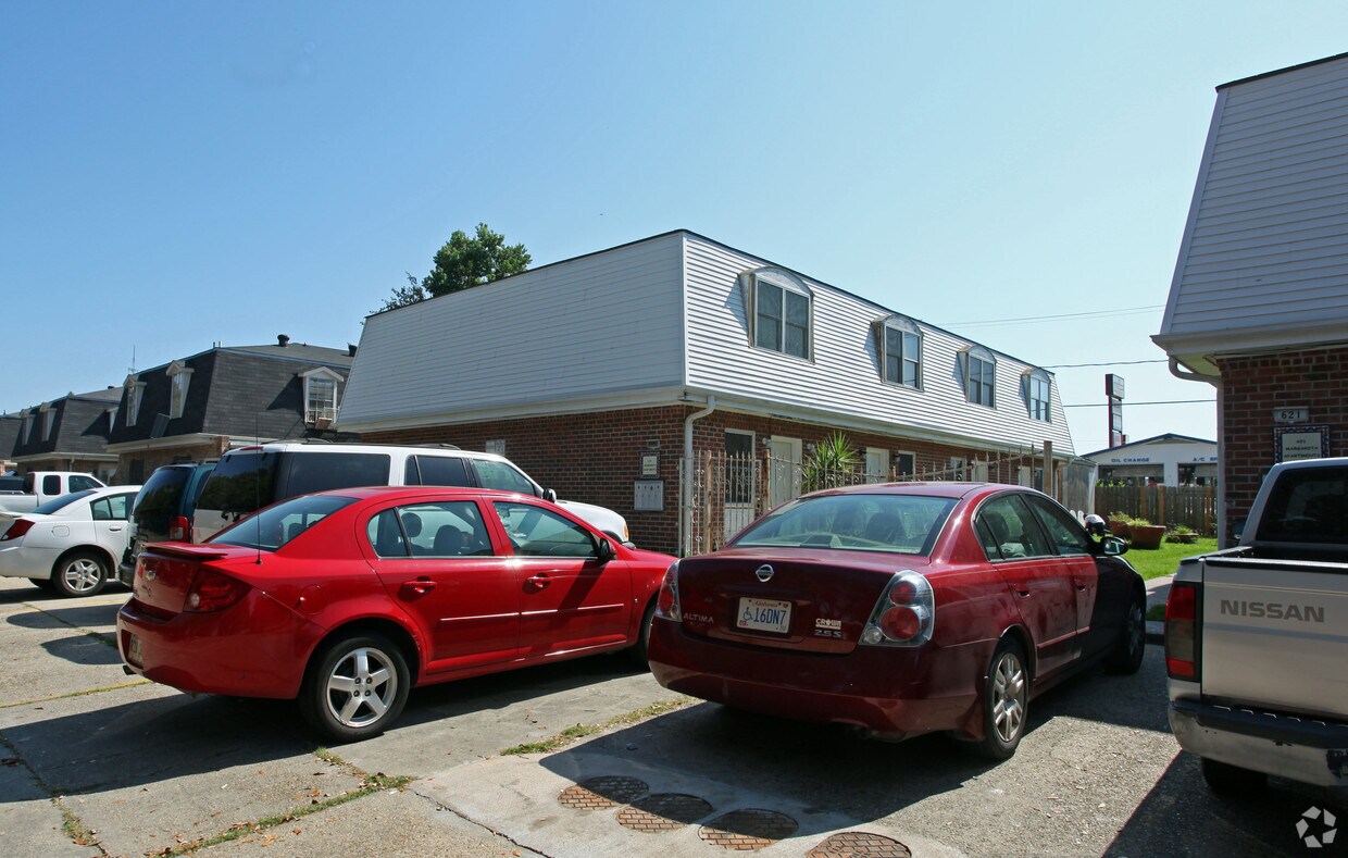 Building Photo - 617-621 Farmington Pl