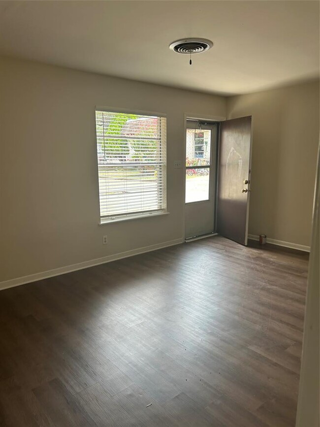 Building Photo - 2605 Trailside Dr